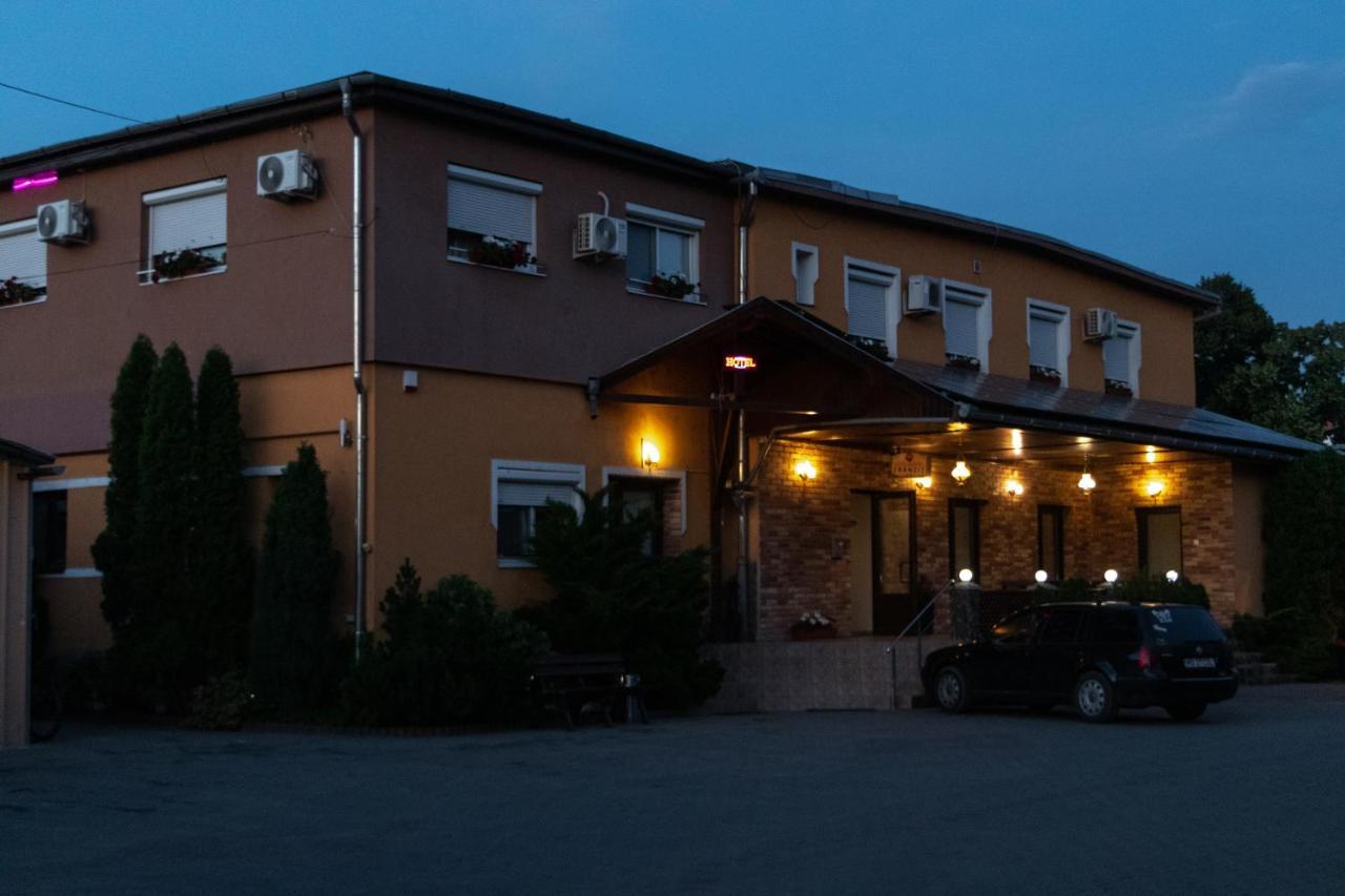 אודורהיו סקוייסק Hotel Tranzit מראה חיצוני תמונה